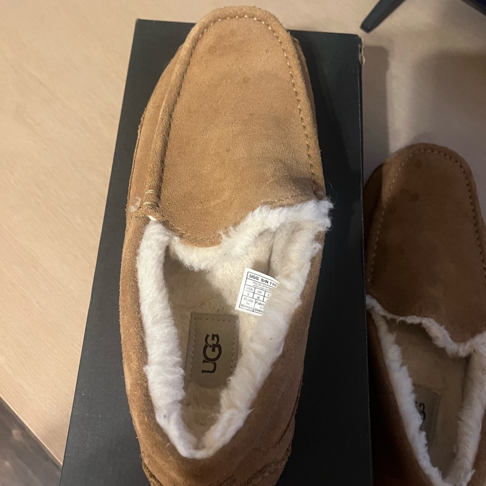 UGG slippers - men’s size 9